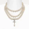 Collier ras-du-cou à trois rangs de perles